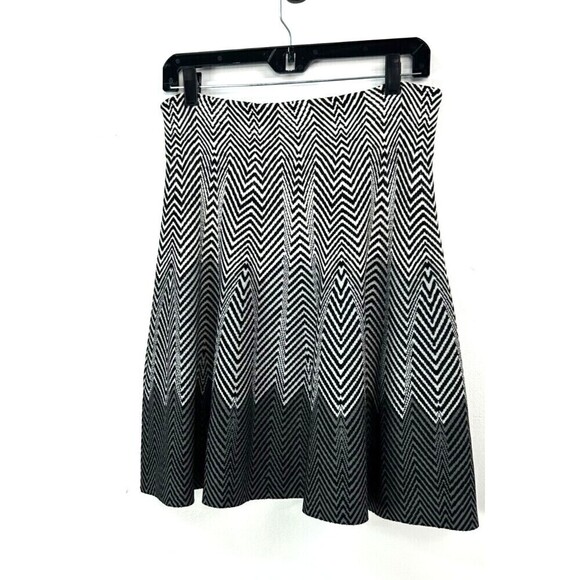 Opening Ceremony Women Sz S Knit Skirt Black White Zig Zag Chevron Fit Flare U2 - Picture 4 of 11